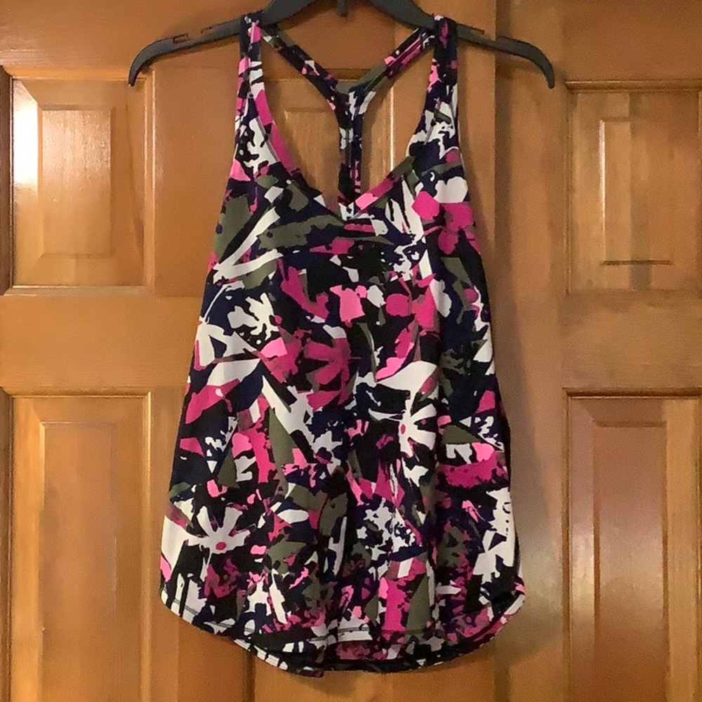 EUC lululemon size 8 flowy mesh tank